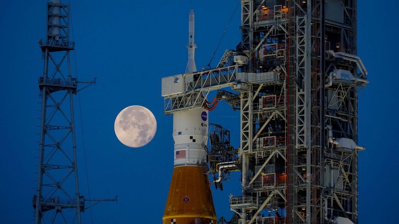 Congress just greenlit a NASA moon plan opposed by Musk and Isaacman