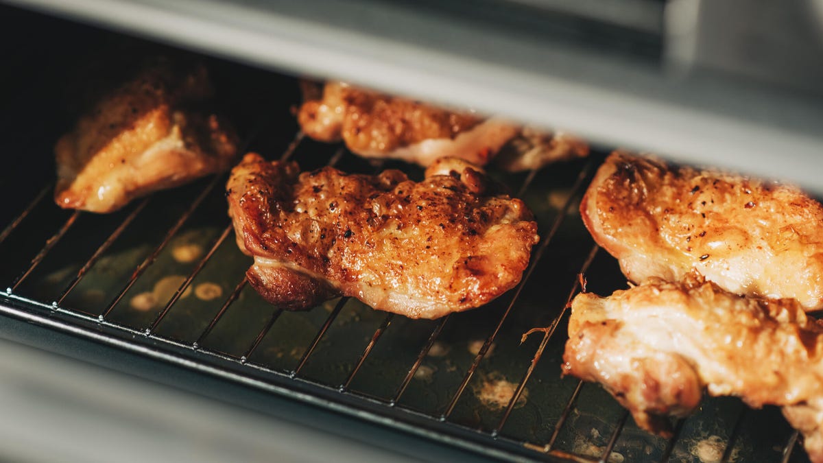 How To Air Fry Perfect Chicken Thighs in Only 15 Minutes