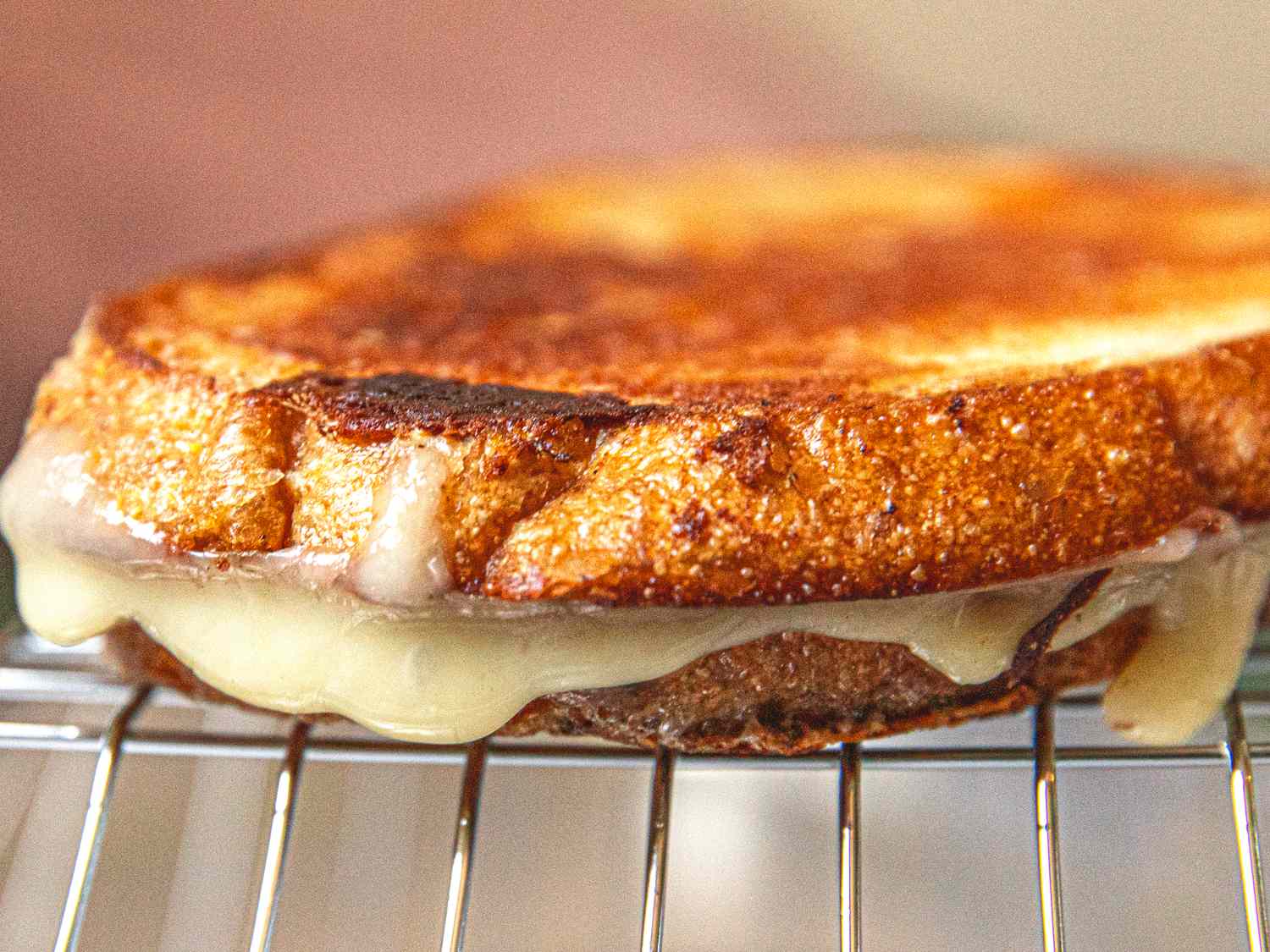 This 2- Minute Trick Ensures Perfectly Crispy Grilled Cheeses Every Time