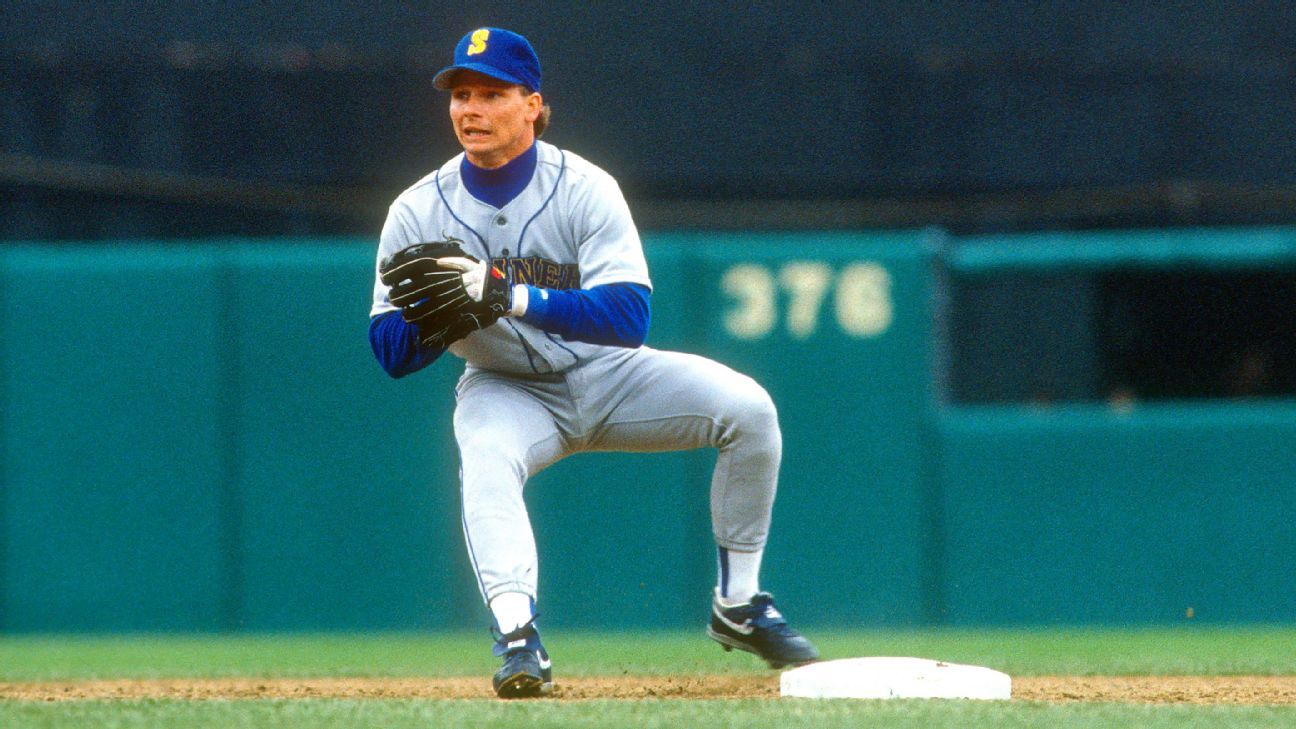 Former infielder, coach Mike Brumley killed in crash at 61 - ESPN