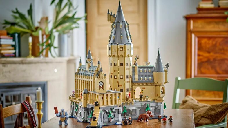 We Build LEGO Harry Potter Hogwarts Castle - The Main Tower