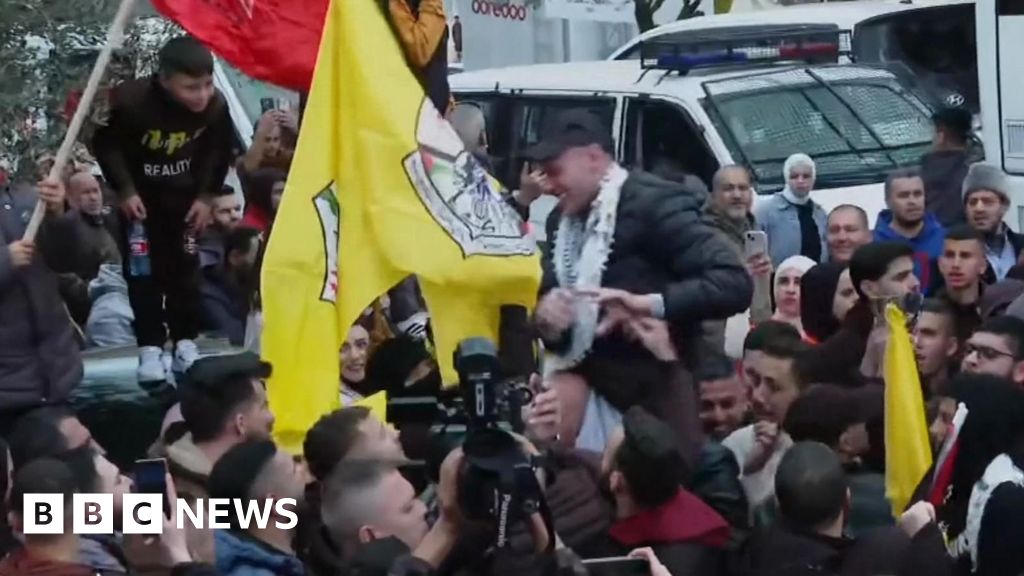 Released Palestinian prisoners greeted in Ramallah