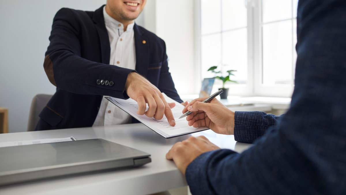 Watch Out for These Red Flags in a Realtor Contract