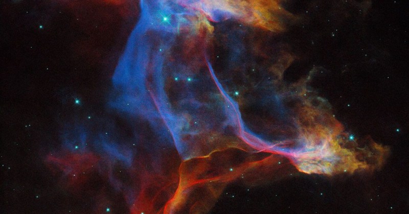 Beautiful Hubble image shows the stunning colors of the Veil Nebula