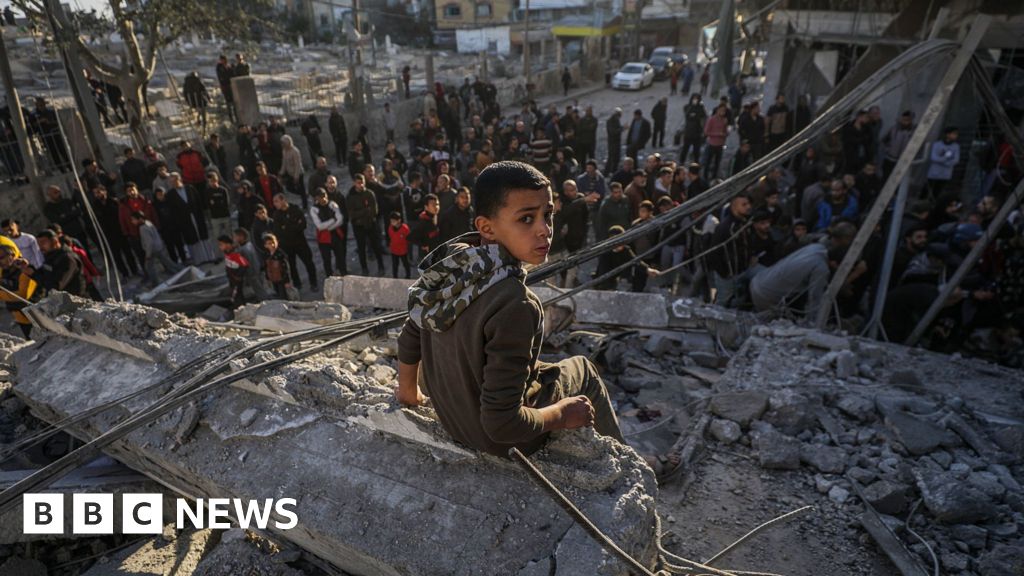 Gaza awaits ceasefire, fearing last-minute catastrophes