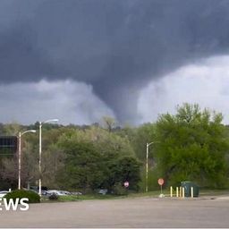 Video shows tornado in Nebraska